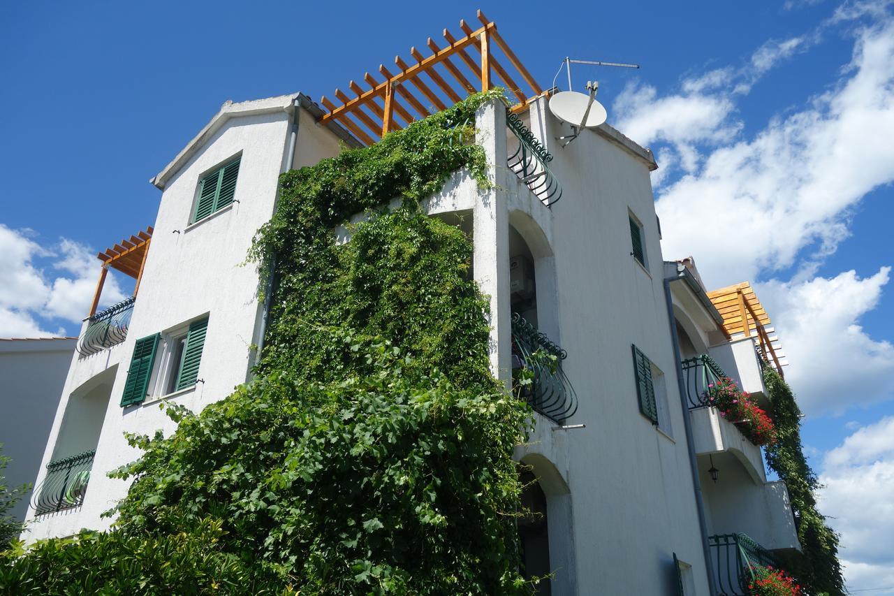 Apartments Nada Водице Екстериор снимка